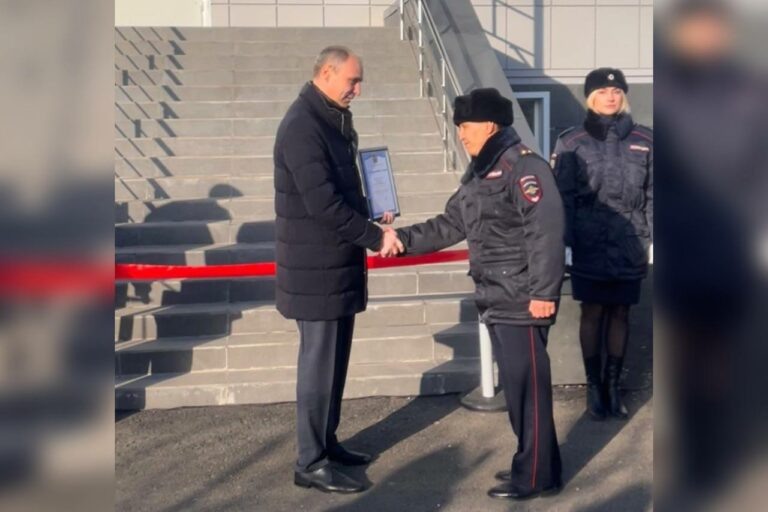    Денис Паслер работает в Орске. Губернатор принял участие в открытии здания отдела полиции Марина Шарт