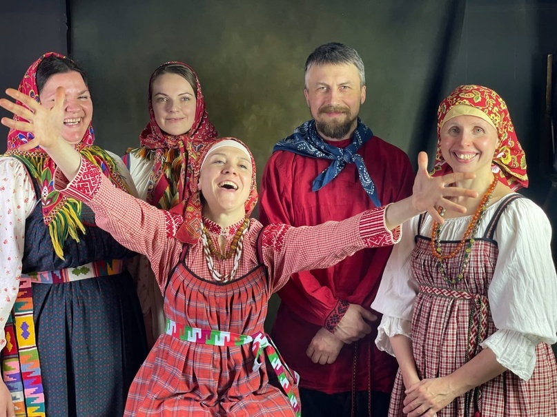 Ольга Логинова с коллективом «Веселье Сердечное»