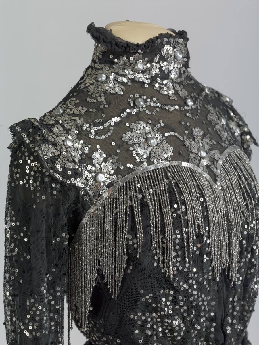 Платье вечернее вдовствующей императрицы Марии Федоровны Франция, мастерская Maro-Walter, Париж, около 1900 года.