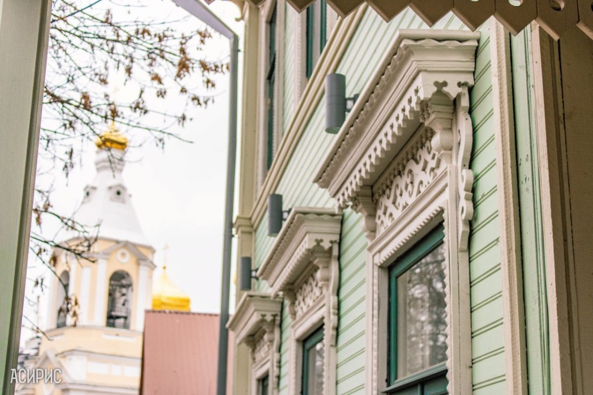    Специалисты уже установили радиаторы и открытую проводку в историческом стиле