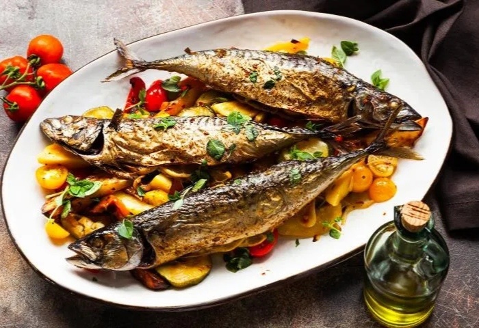 Скумбрия с овощами в духовке