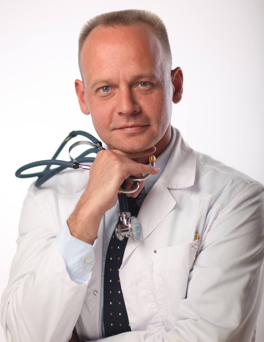 Юдин Роман Юрьевич, сосудистый хирург, флеболог Вэссел Клиник. Лауреат конкурса на лучший учебник и учебно-методический материал в РНИИМУ от Н.И.Пирогова за учебник «Экстренная и неотложная помощь».