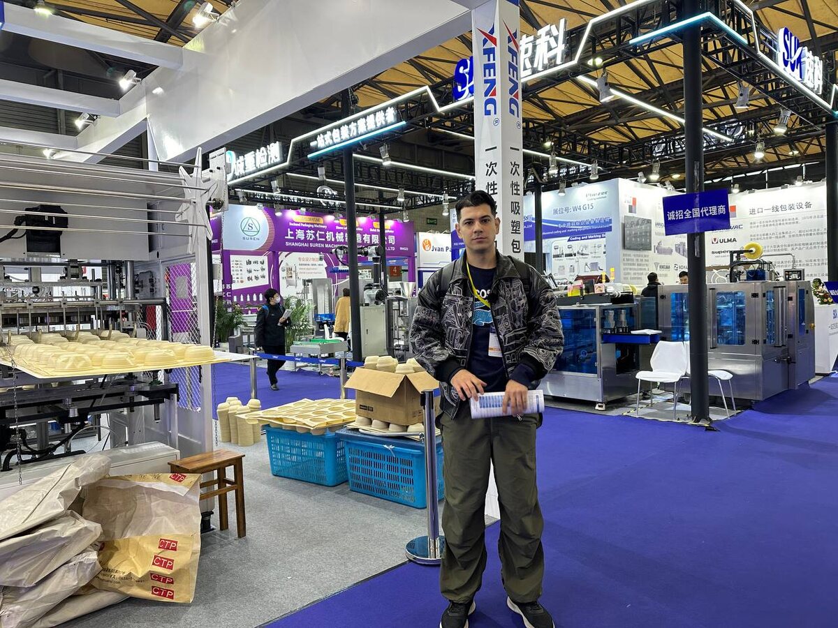 на выставке в Китае, знакомимся с производителями и их товарами