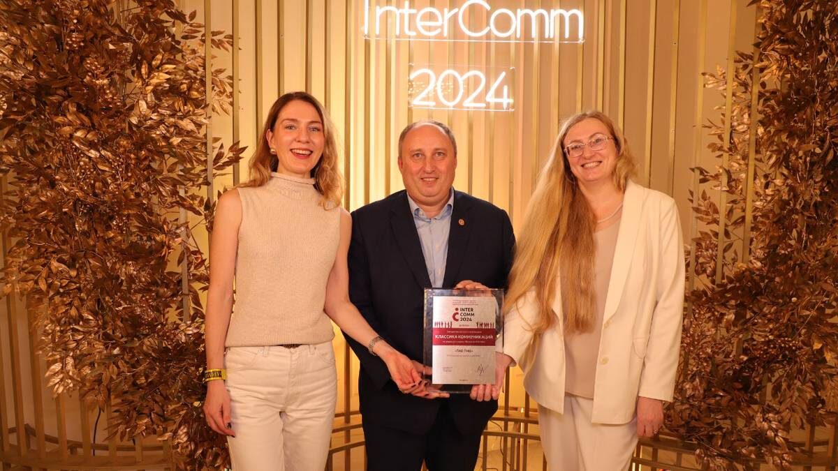    Руководитель направления корпоративных СМИ ТМК Мария Маковецкая, генеральный директор АО «Редакция газеты «Вечерняя Москва» Георгий Рудницкий, главный редактор корпоративных СМИ ТМК Александра Павлова / Фото: Анатолий Цымбалюк / Вечерняя Москва