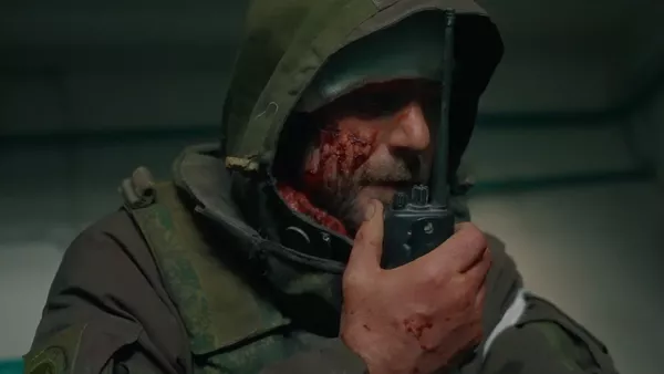 Кадр из фильма "У края бездны. Битва за Мариуполь глазами очевидца"