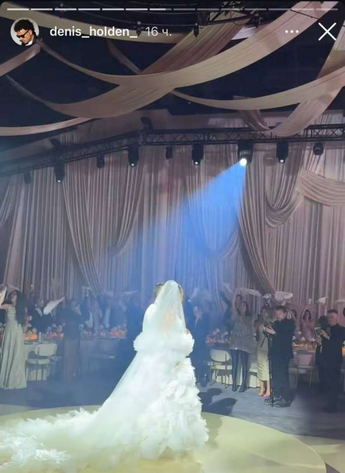 Дарья Туриченко для свадьбы выбрала традиционное платье невесты  
