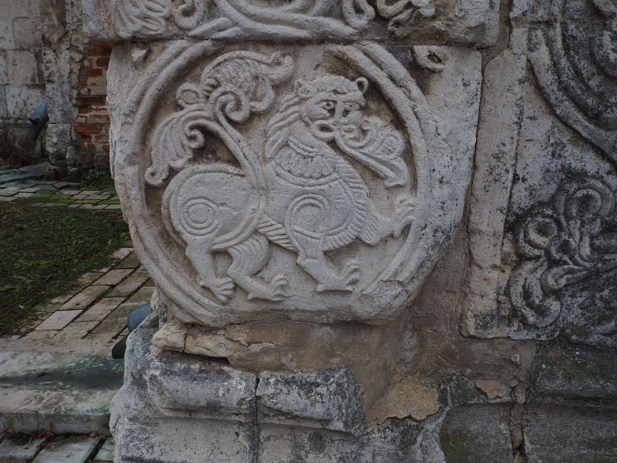 Белокаменная резьба на Георгиевском соборе в Юрьев-Польском