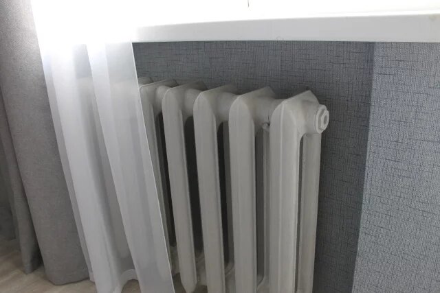    Протек радиатор в квартире: кто должен возмещать ущерб?