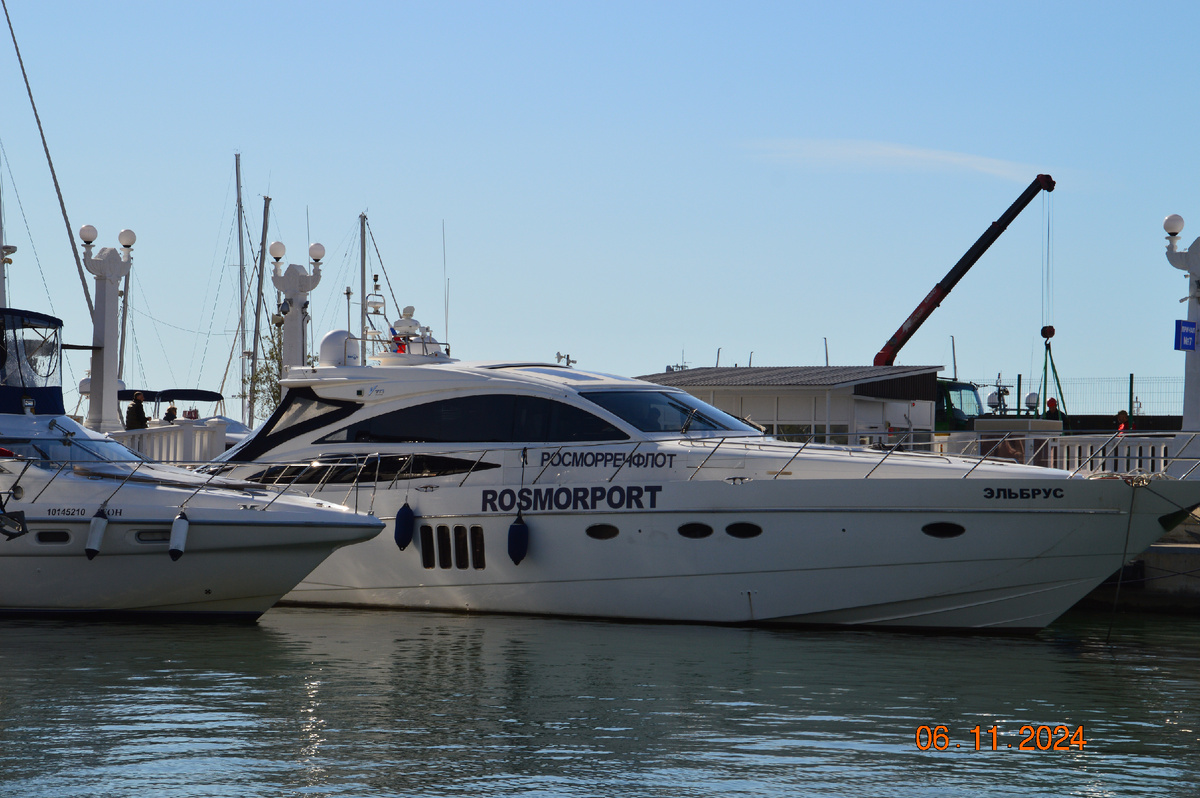 Стоянка яхт.