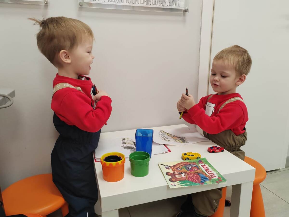 Двойняшки в медцентре 