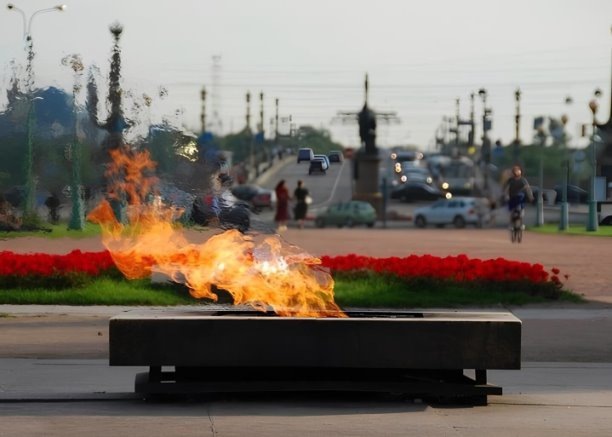 Вечный огонь на Марсовом поле. Фото: https://vk.cc/cF7KC6
