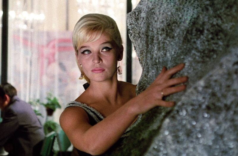    Светлана Светличная в своей самой знаменитой роли в фильме Леонида Гайдая "Бриллиантовая рука" (1968). ФОТО: Russian Look/ Global Look Press