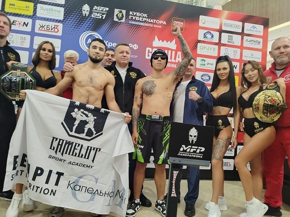    В турнире принимают участие бойцы из разных стран Михаил МАЛЫШЕВ