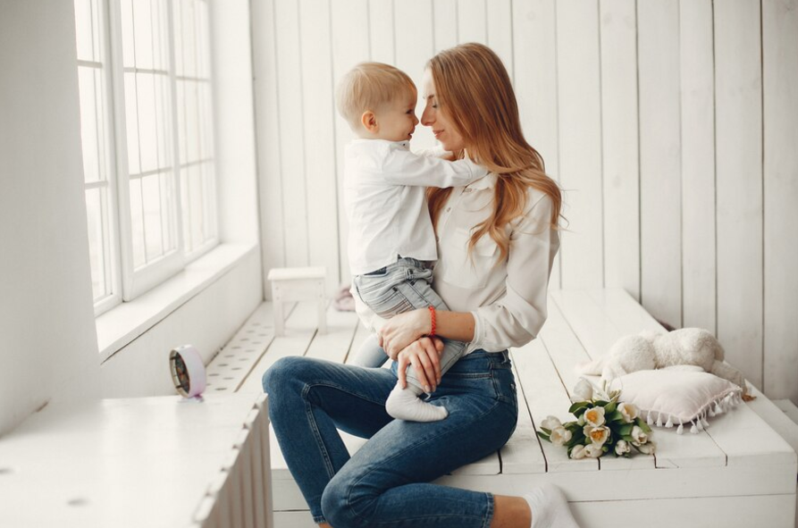 При рождении ребёнок не думает, что ему чего-то нельзя или недоступно Источник фото: freepik.com
