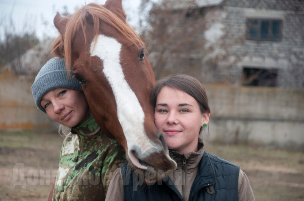 Анна Князева, Ольга Мельникова и Алдан/Фото: Давид Худжец