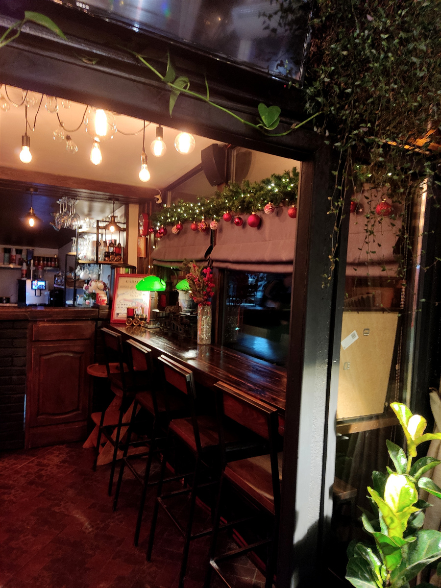 Гриль-бар "Мясоедъ", барная стойка (фото - Гузов Евгений, 2024 г.)