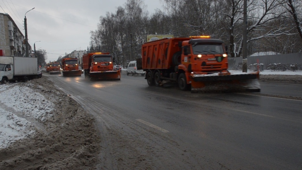 В Твери продолжается расчистка и обработка улично-дорожной сети