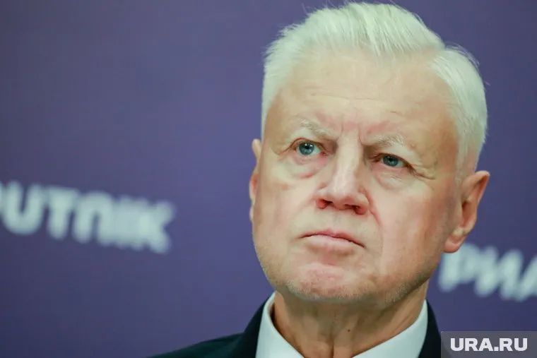 Сергей Миронов стал четвертым руководителем фракции, встретившимся с президентом за последние две недели
Фото: Роман Наумов © URA.RU