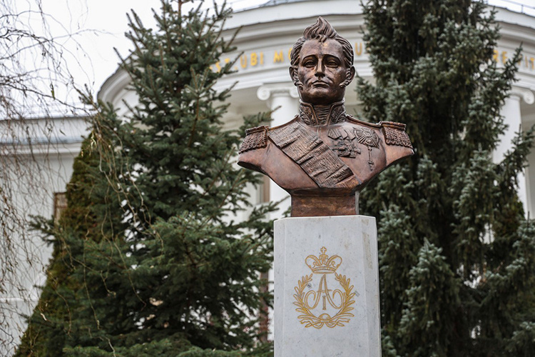    В вузе фигуру Александра I изучают, заверил в разговоре с «БИЗНЕС Online» директор Института филологии и межкультурной коммуникации КФУ Радиф Замалетдинов.   
Фото: Андрей Титов