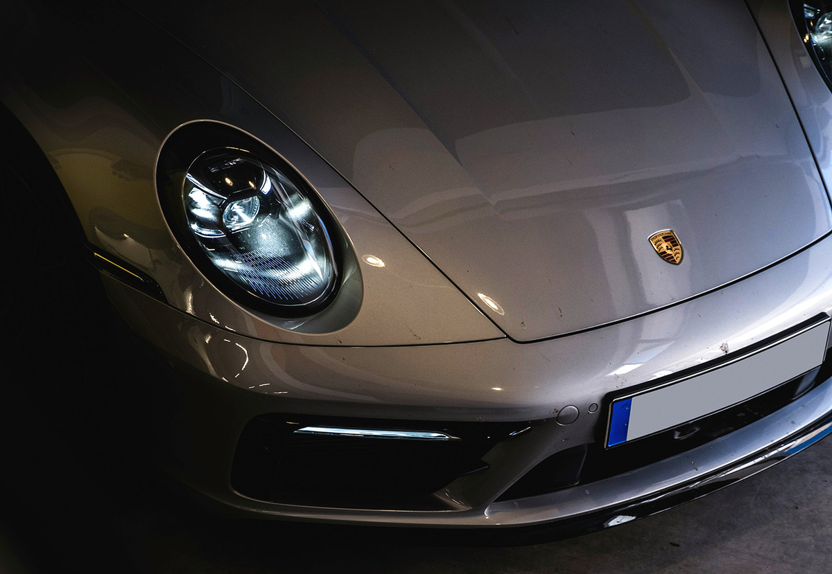 Porsche 911 Carrera. Фото: Unsplash/Deniz Demirci
