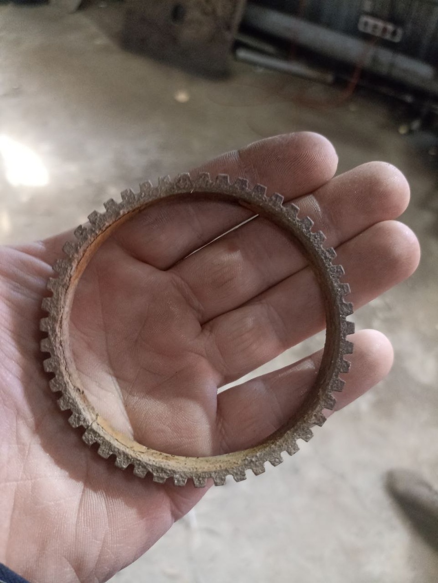 Трещина в левом нижнем углу