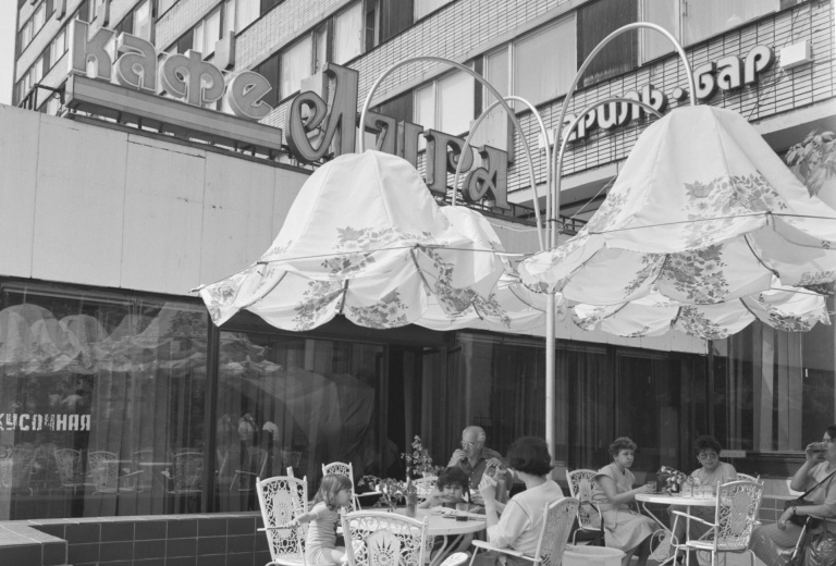 Кафе "Лира" в Москве. В 90-е здесь откроется первый в СССР "Макдональдс"