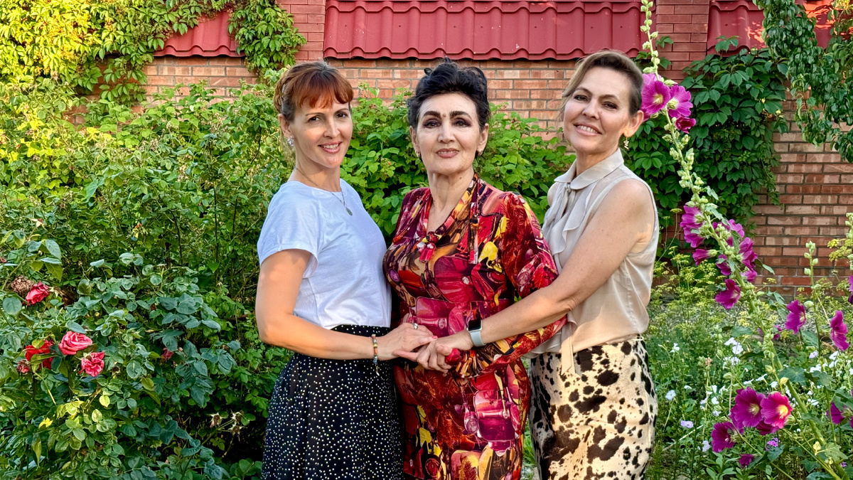 С мамой и сестрой, июнь 2024 года. Фото из личного архива