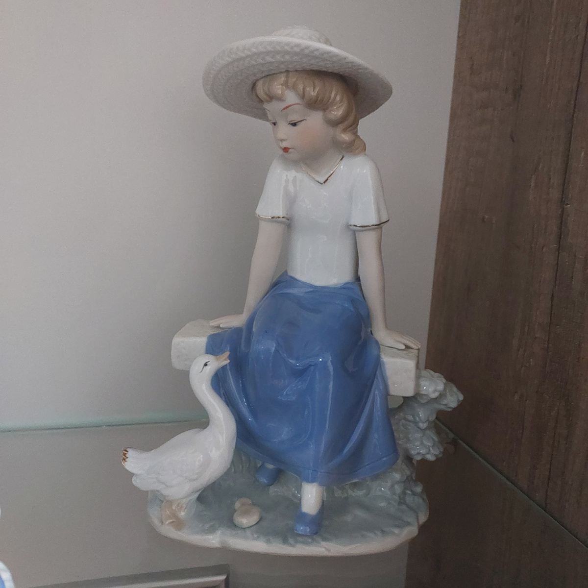 Девочка с уточкой