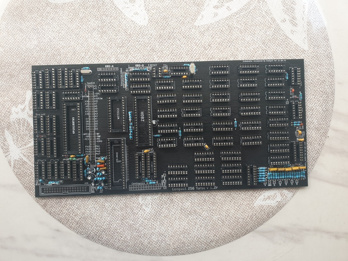 Плата с частичной сборкой компьютера "ZX Spectrum Compact".