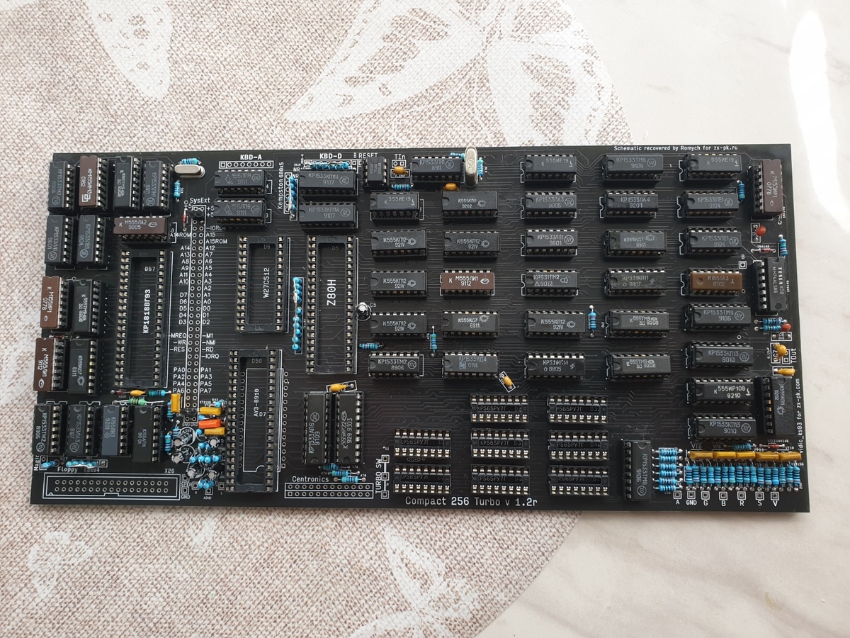 Плата с логикой компьютера "ZX Spectrum Compact".