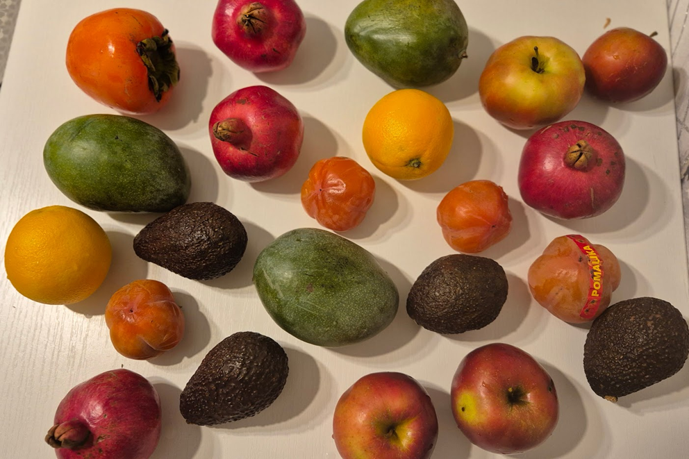 А вот эта яркость - после похода на рынок! Ням-ням.