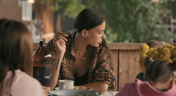 Оксана пытается и работать, и быть хорошей мамой
