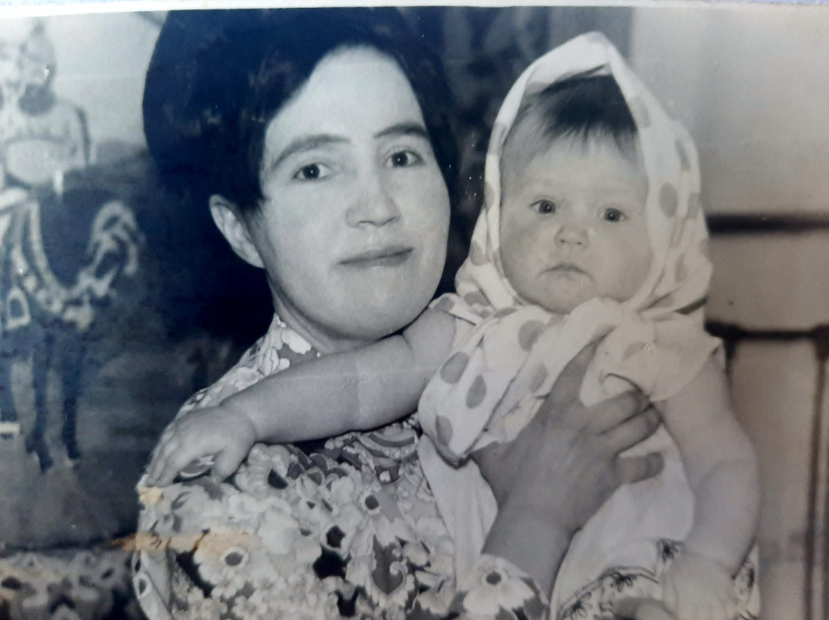 Я с мамой, первая моя фотосессия.