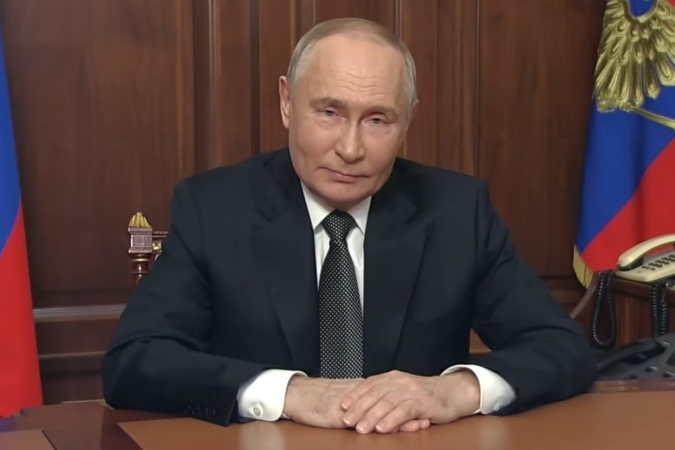    Накануне, озвучивая название нового российского оружия, Владимир Путин позволил себе немного улыбнуться во время записи серьезного телеобращения.