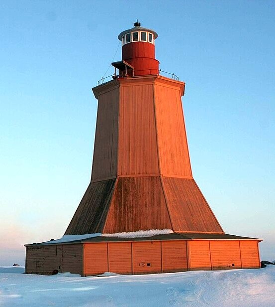 Святоноский маяк. Мыс Святой Нос Кольский полуостров.