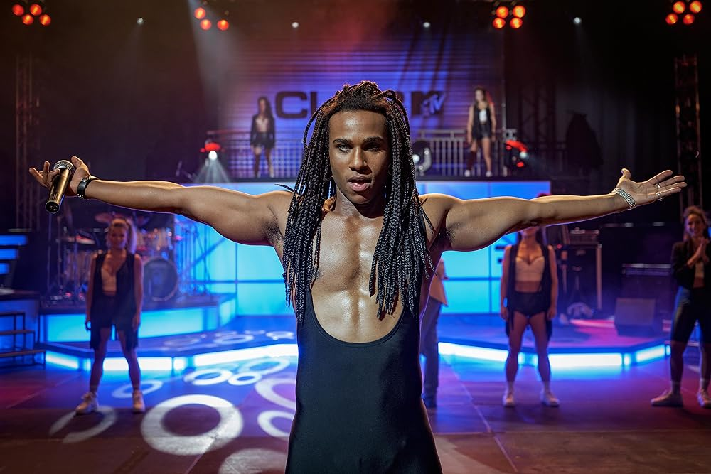 Кадр из фильма «Girl You Know It's True». Режиссер: Симон Ферхоэвен. Производство: Leonine Studios, Mediawan, Sentana Filmproduktion, SevenPictures Film, Wiedemann & Berg Filmproduktion