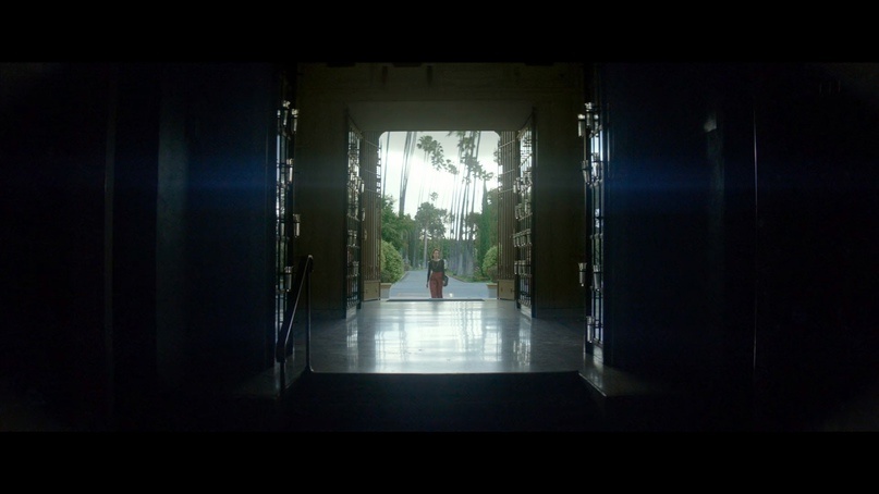 В одежде Руби всегда присутствует красный цвет. По словам создателей, это сделано для того, чтобы зритель на подсознательном уровне ощущал опасность от этого человека