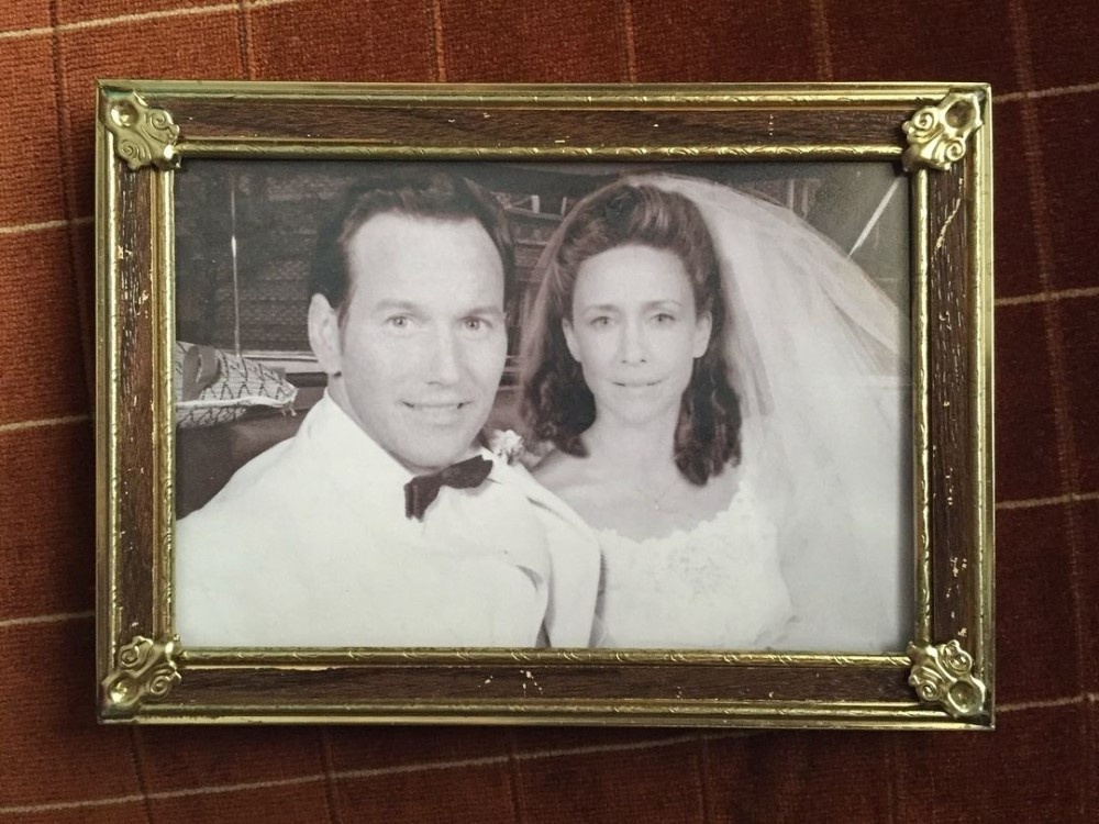     Кадр со съемок фильма «Заклятие 4: Последние обряды» (2025) / Фото: соцсети Веры Фармиги