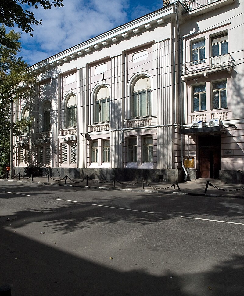 Фото: старое здание 1908 года (архитектор Владимир Сероцинский) https://upload.wikimedia.org/wikipedia/commons/thumb/6/6d/Moscow%2C_Vasilyevskaya_13_Sep_2009_03.JPG/800px-Moscow%2C_Vasilyevskaya_13_Sep_2009_03.JPG