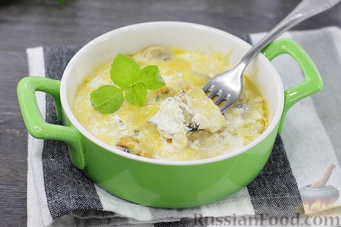 мидии, сливки, сыр твёрдый, лук репчатый, чеснок, перец острый красный, сок лимона, масло оливковое, соль