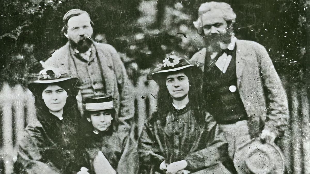 Фридрих Энгельс, Карл Маркс и его дочери (слева — направо): Женни, Элеонора, Лаура