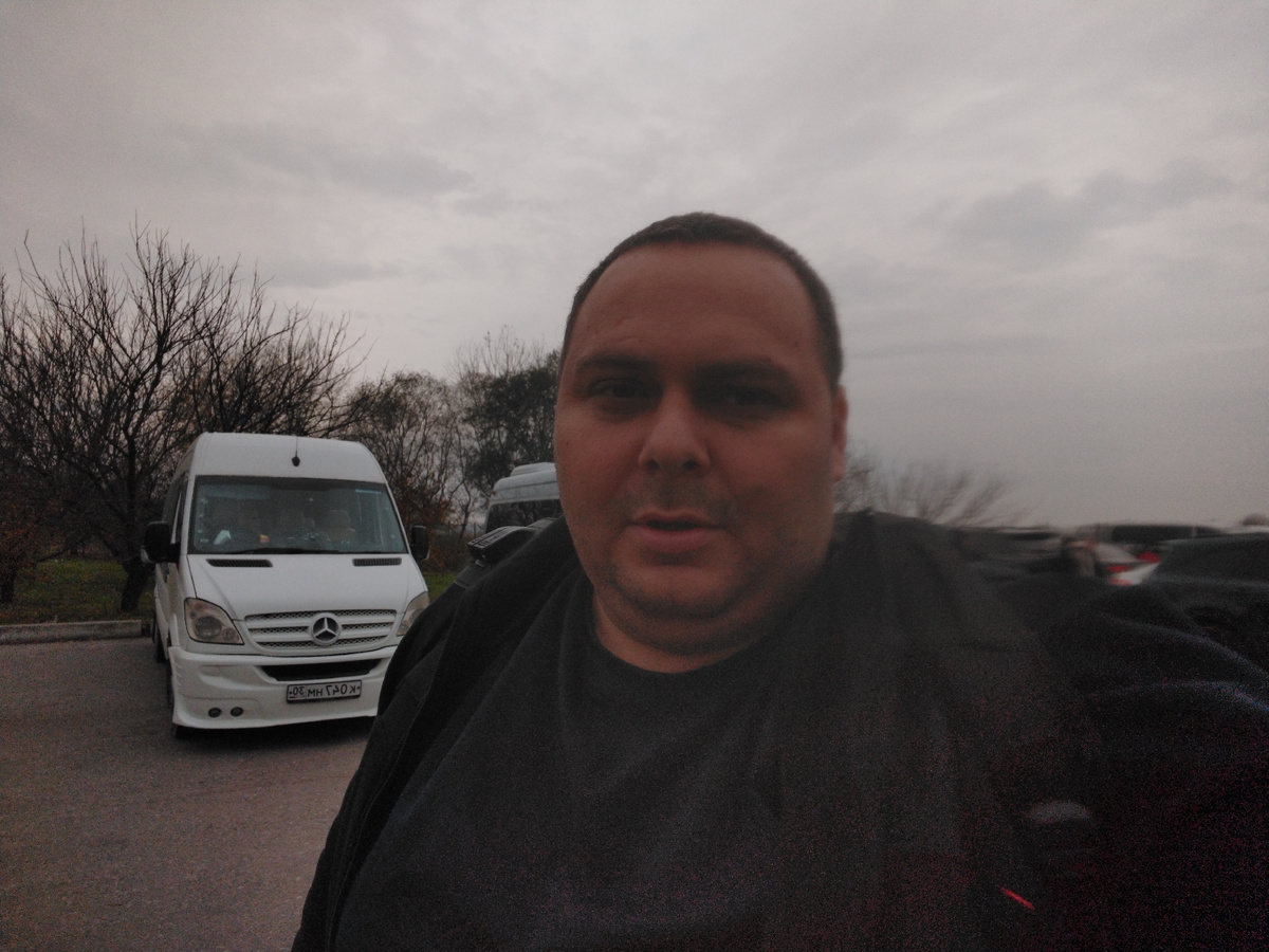 это Я и наш минивэн на котором мы ехали.