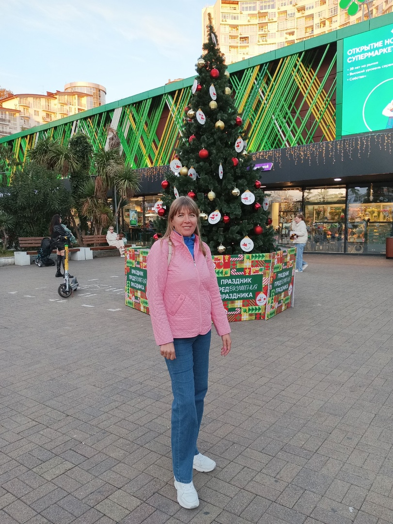 В этом году первую елку в Сочи установили уже в начале ноября в микрорайоне "Светлана"