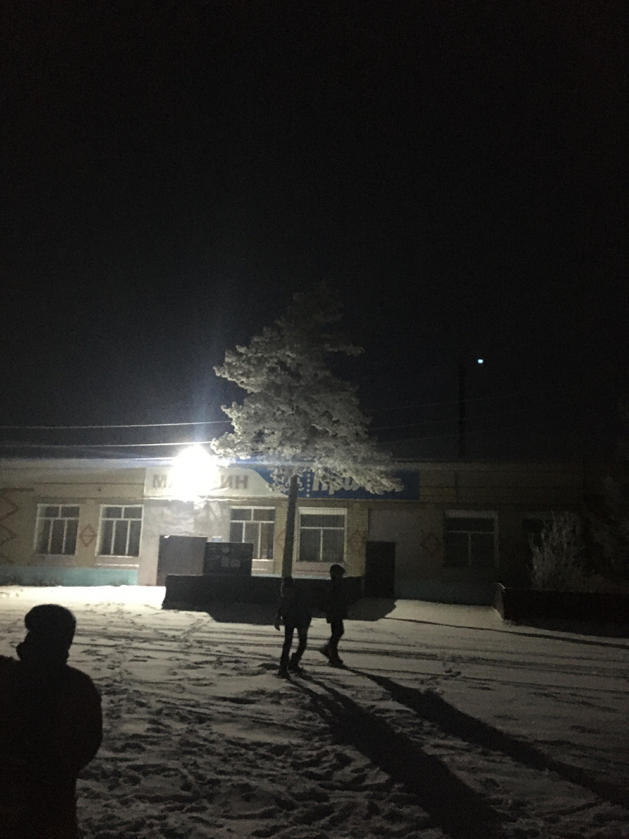 Ночь. Улица.Почти фонарь.