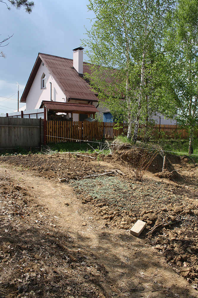 далёкий 2018 год - готовлю посадочное место под первый цветник с лилейниками, лилиями и пионами