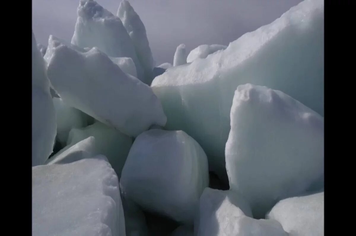    На реках Коми из-за потепления начал таять образовавшийся лёд