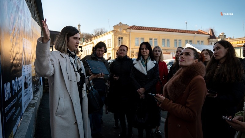    Ангелина Головченко начинает рассказ об истории здания ставропольской филармонии Фото: Александр Скрыпник / / ИА «Победа26»