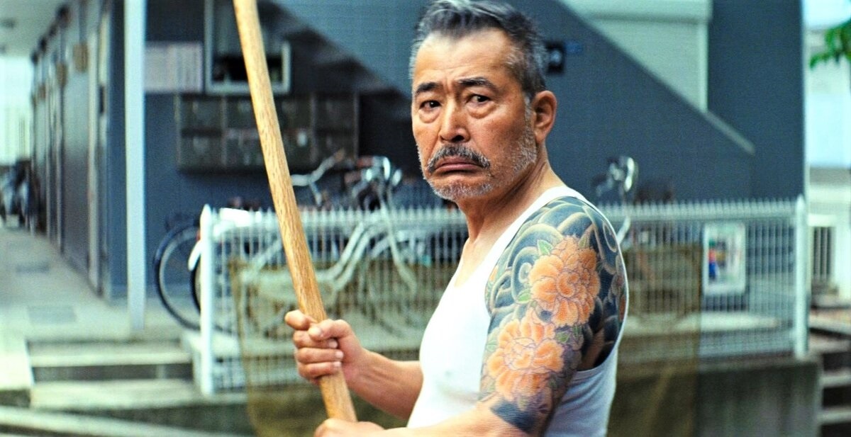 И ковёр выхлопает, если надо - делов-то для старой якудзы!