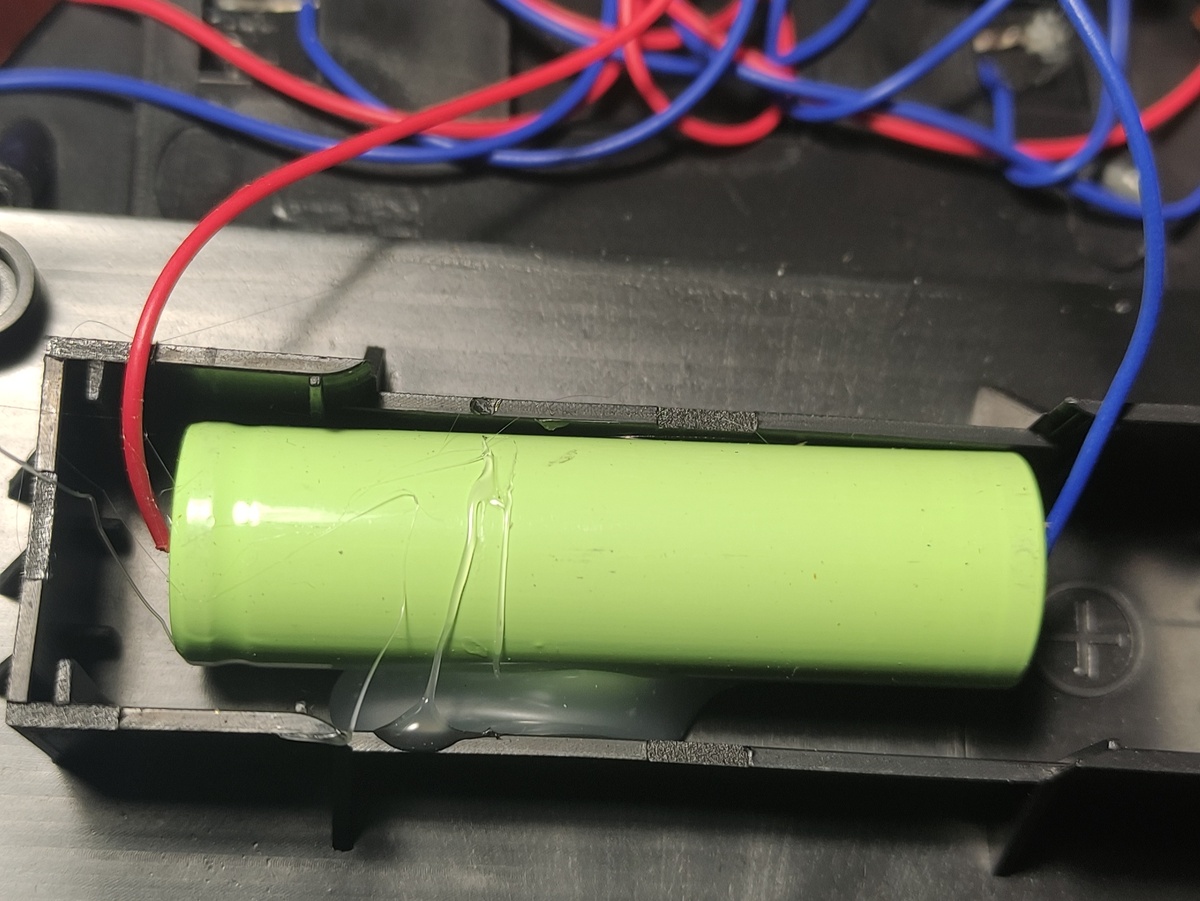 Аккумулятор в китайском фонаре.