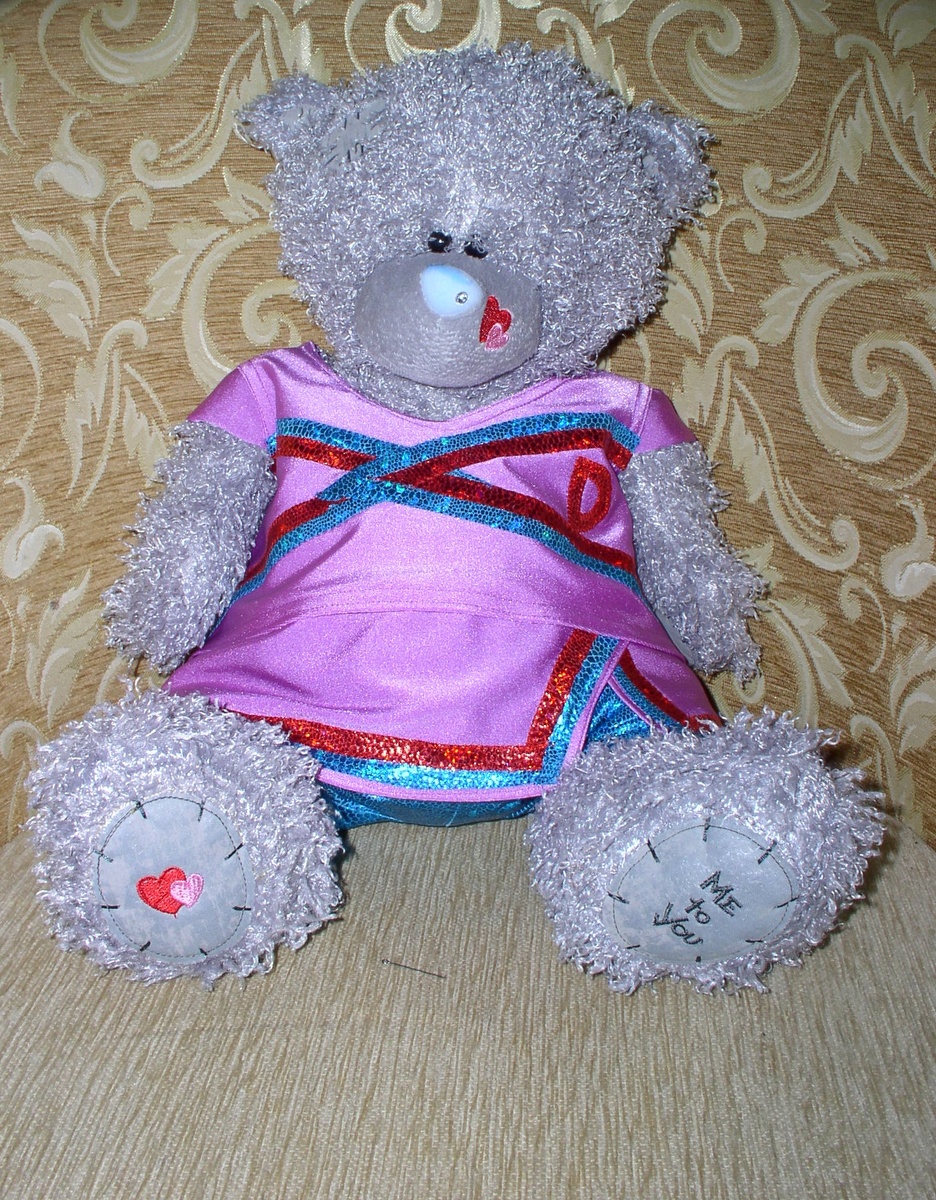 Нашла в закромах фото. Когда-то шили чирлидерам костюмы. И на медведя шили такой же. Для болельщиков 🤣